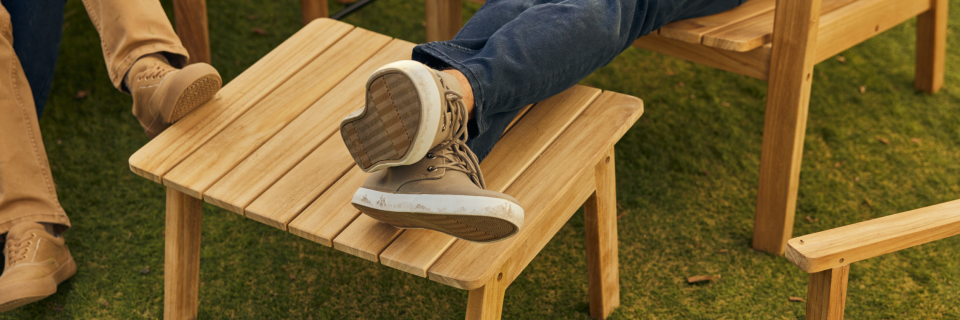 Complete Guide to Outdoor Footrests and Ottomans