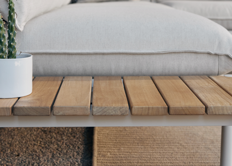 Comparing Aluminum and Teak Outdoor Furniture