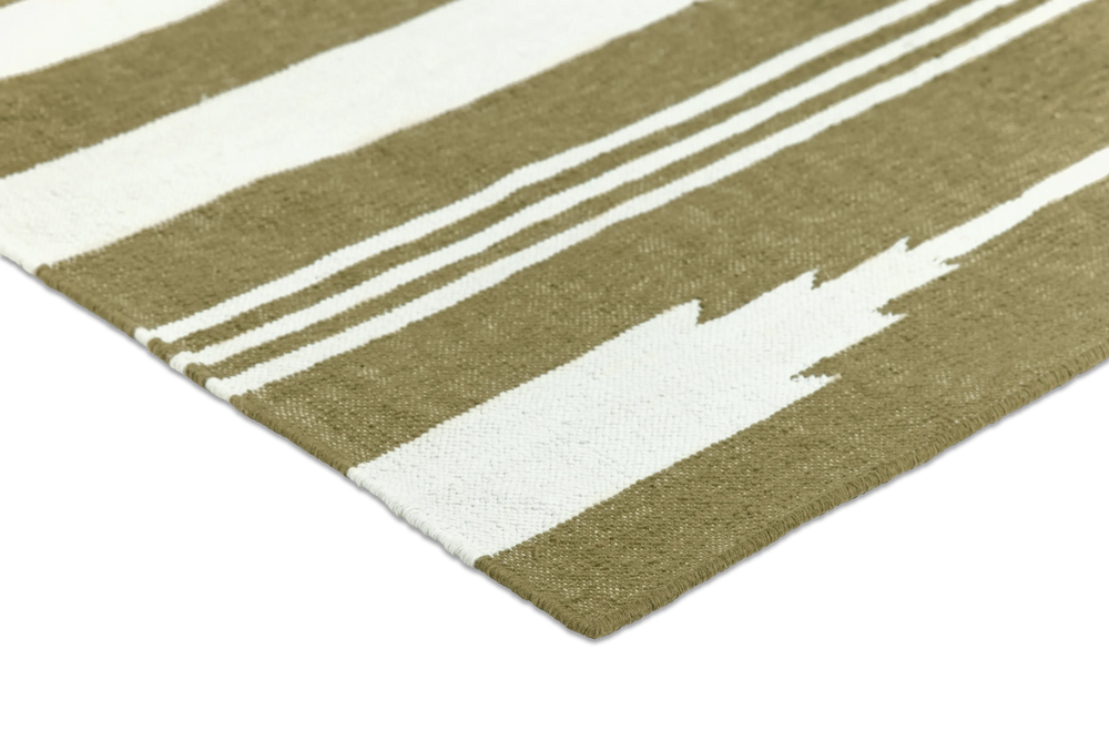 Mesa Rug, 8 by 5 ft., in Basil, corner detail
